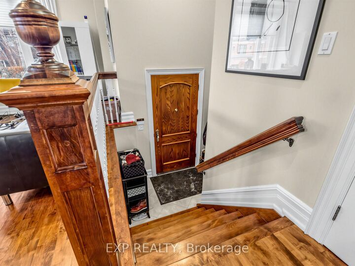 Property Photo:  241 Poplar Plains Street  ON M4V 2N8 