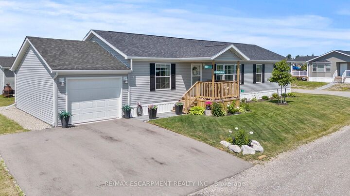 Property Photo: 13 Hickory Hollow ON N0A 1L0