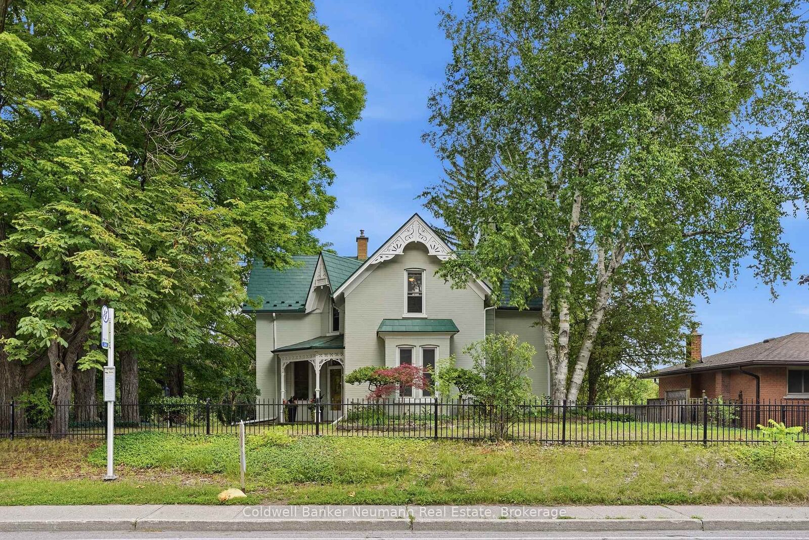 Property Photo:  1691 Franklin Boulevard  ON N3C 1P3 