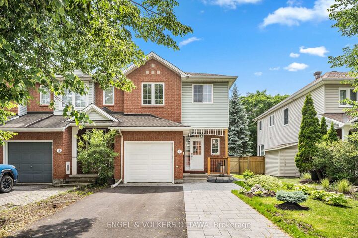 Property Photo: 18 Cambray Lane ON K2K 3C3