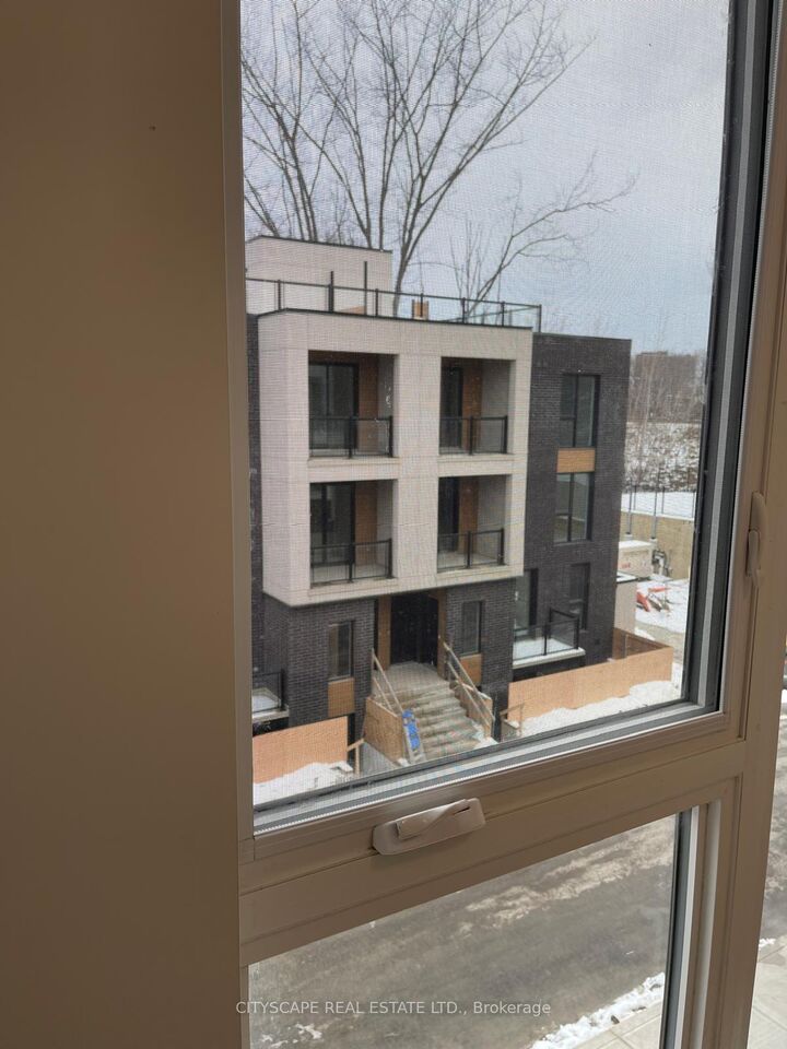 Property Photo:  174 Clonmore Drive S 4C  ON M1N 1Y1 