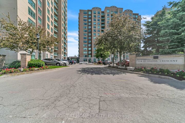 Property Photo:  11 Oneida Crescent 1202  ON L4B 0A1 