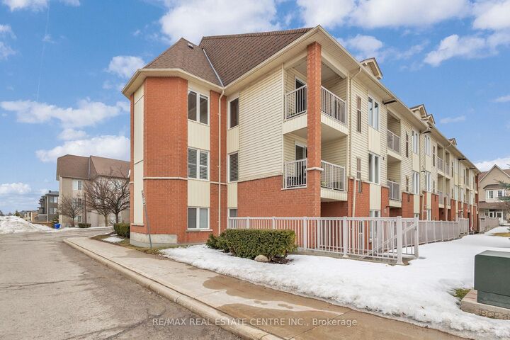 Property Photo:  51 Petra Way 3  ON L1R 0A8 