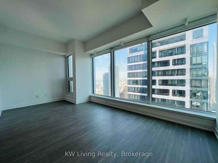 Property Photo:  8 Wellesley Street W 5001  ON M4Y 0J5 