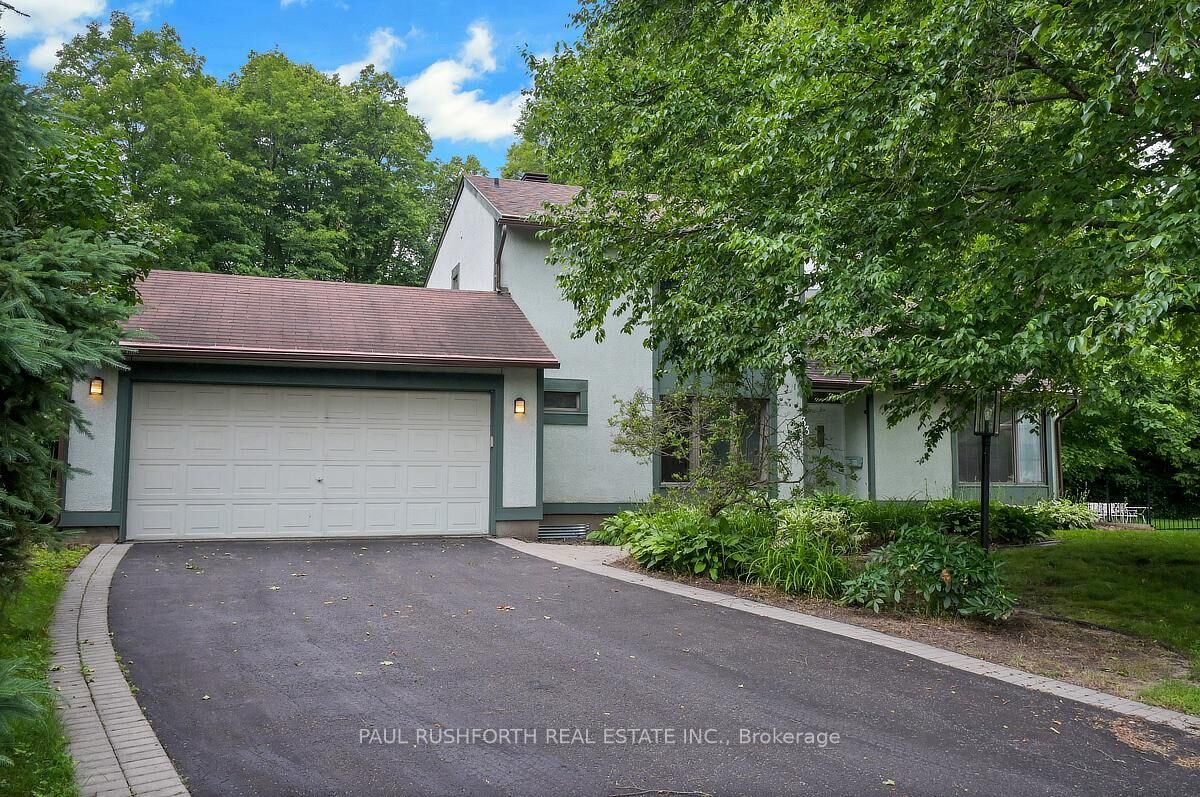 Property Photo:  33 Camwood Crescent  ON K2H 7X1 