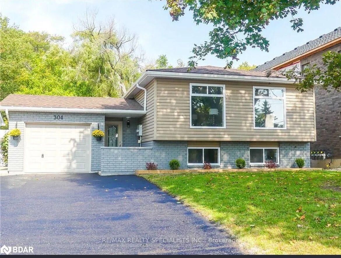 Property Photo: 304 Edgehill Drive N ON L4N 9X4