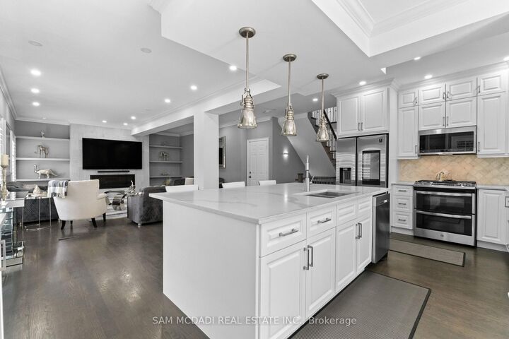 Property Photo:  29 Delrosa Way  ON L8E 6E5 