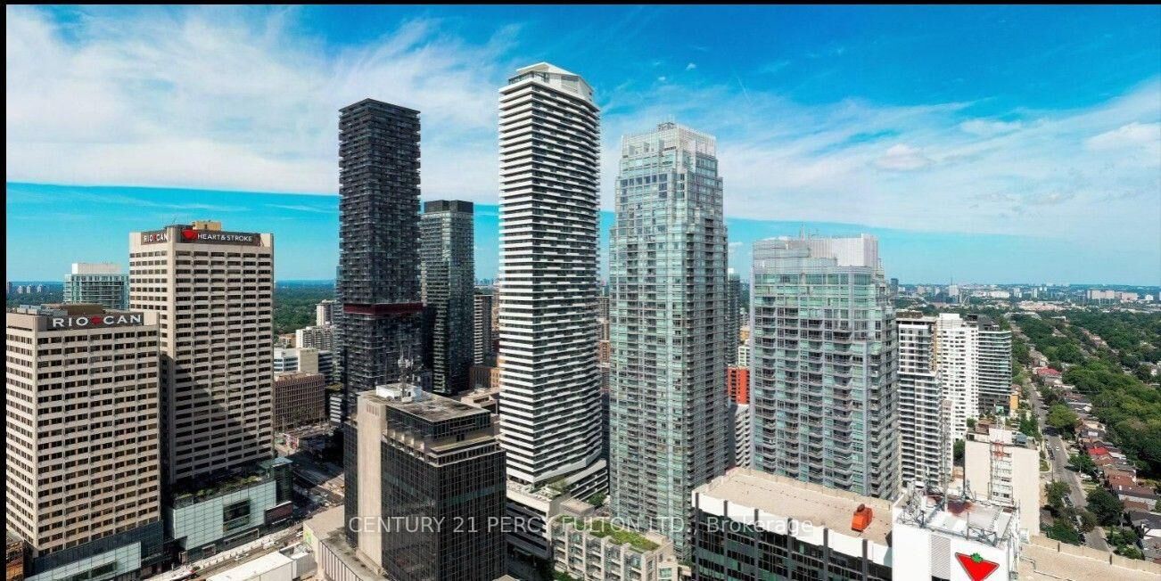 Property Photo:  2221 Yonge Street 4710  ON M4S 2B4 