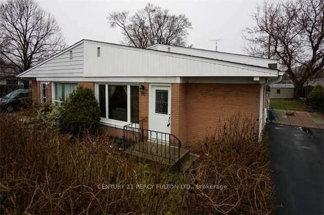 Property Photo: 92 Septonne Avenue Bsmnt ON L3Y 2W3