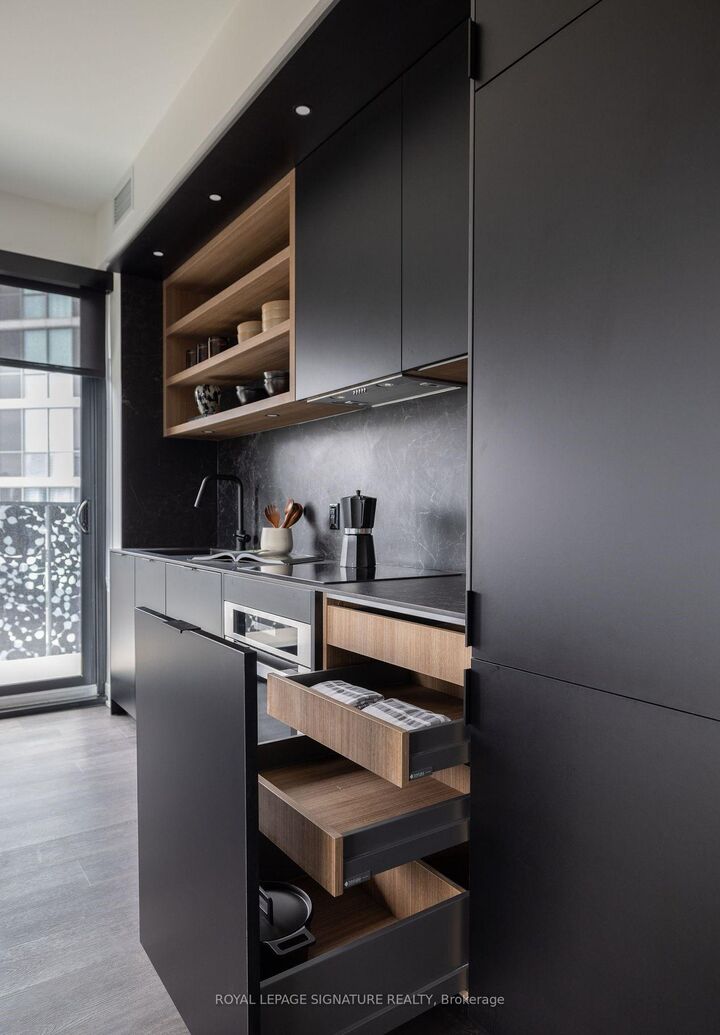 Property Photo: 55 Charles Street E 2806 ON M4Y 0J1