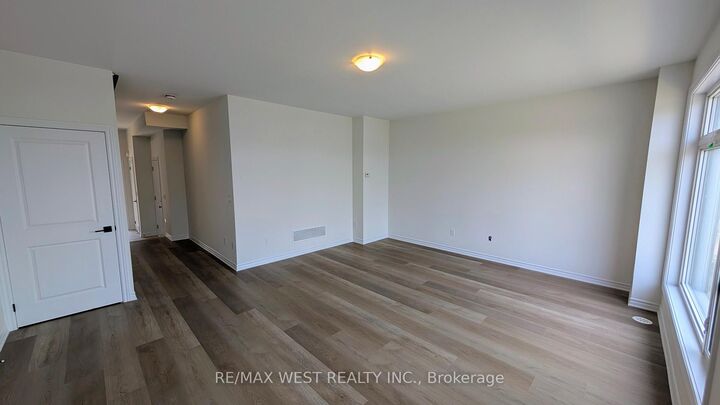 Property Photo:  91 Inverary Crescent  ON L4L 1A7 