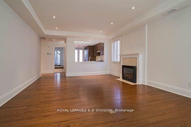 Property Photo: 85 Admiral Road 202 ON M5R 2L7