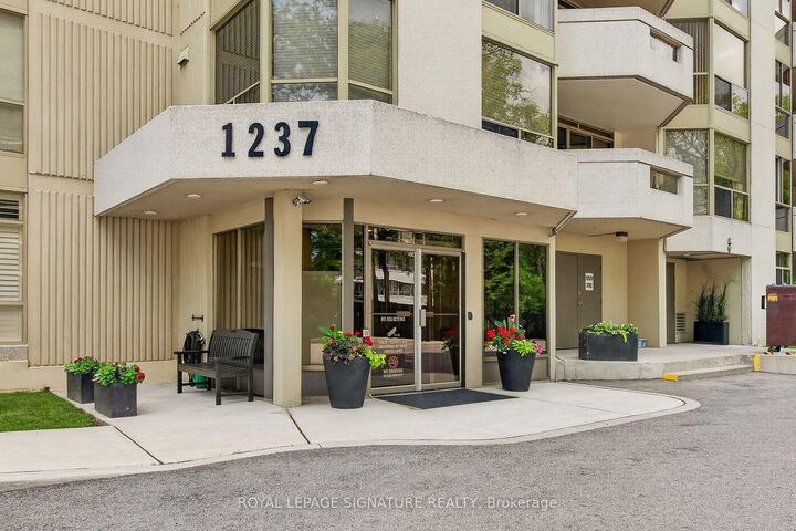 Property Photo: 1237 North Shore Boulevard E 405 ON L7S 2H8