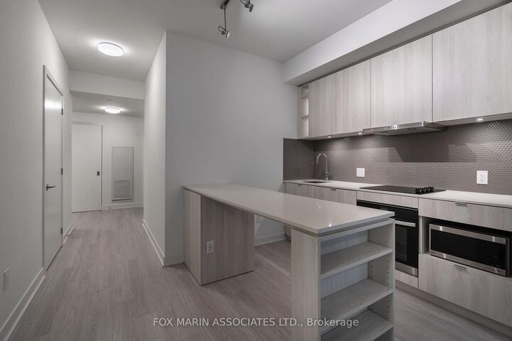 Property Photo: 11 Yorkville Avenue 802 ON M4W 1L2