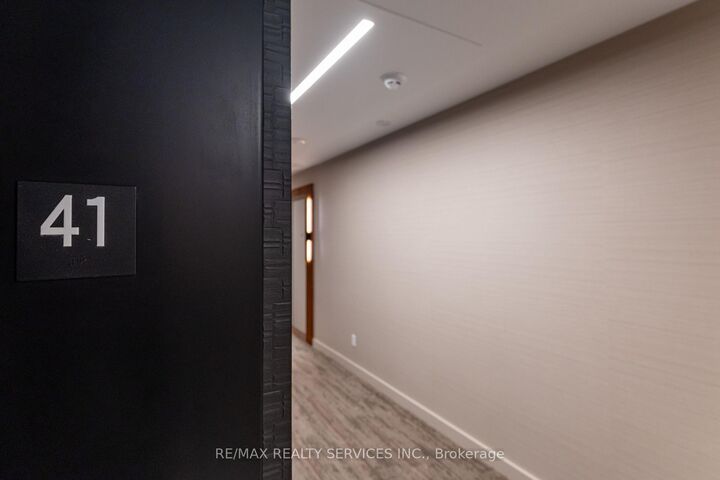 Photo de la propriété:  327 King Street W 4106  ON M5V 0W7 