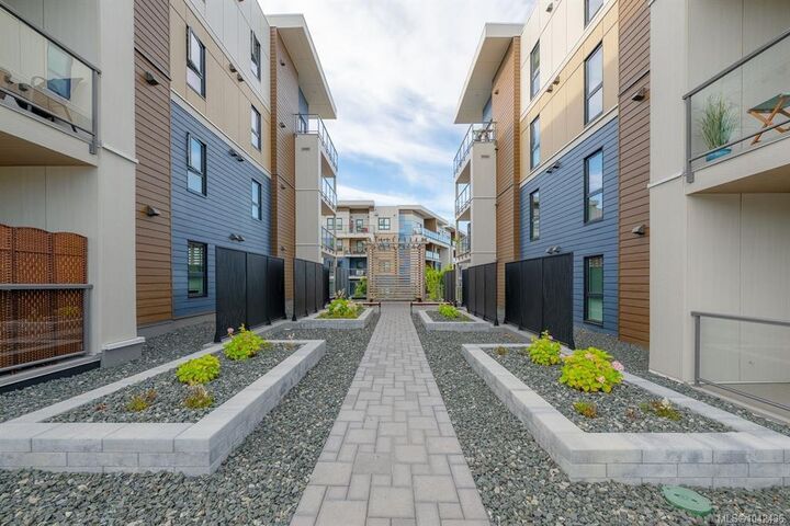 Property Photo:  140 Jensen Ave W #115  BC V9P 1K3 