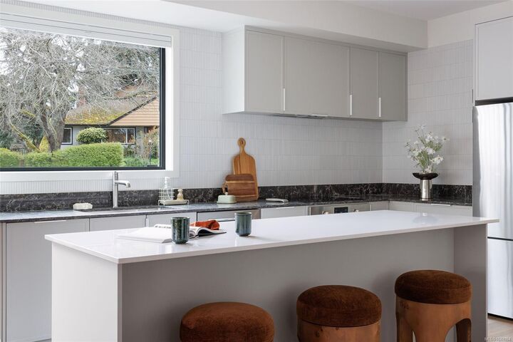 Property Photo:  1520 Louise Pl #11  BC V8P 2T8 