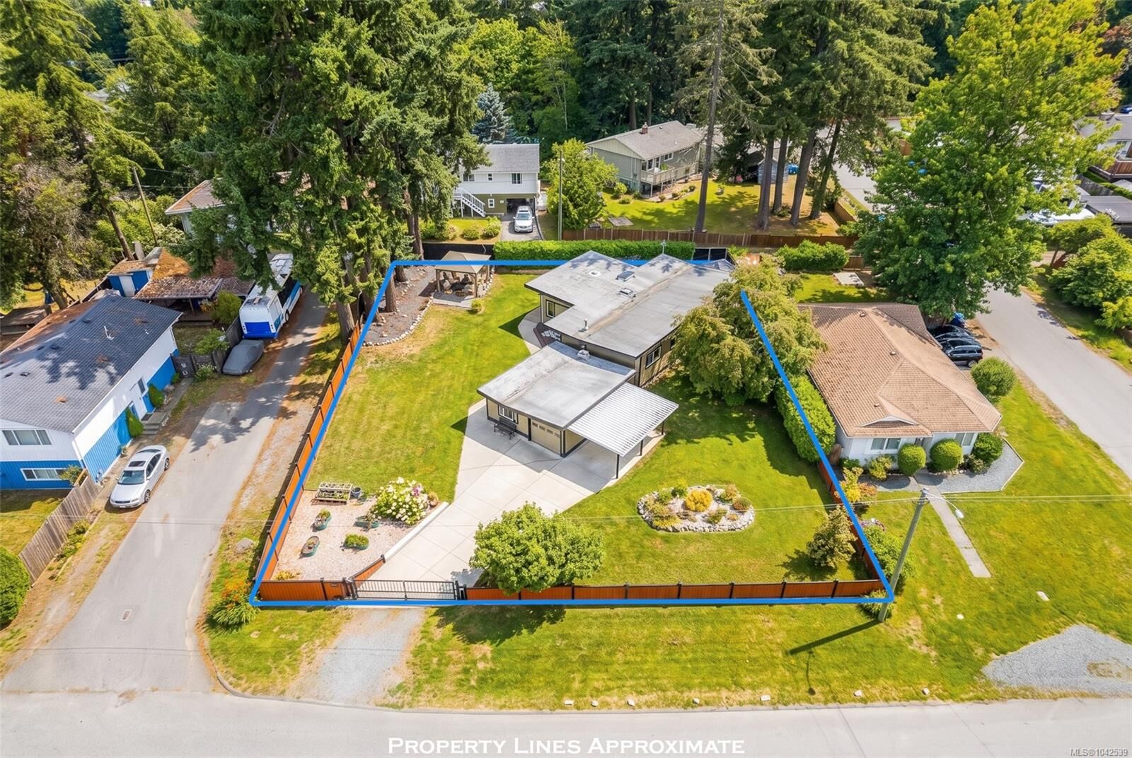 Property Photo:  789 Bowman Ave  BC V9R 4L5 