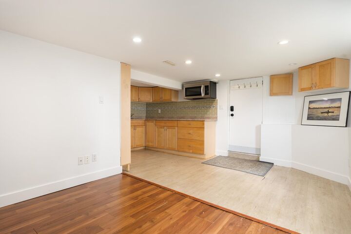 Property Photo:  925 E 19th Avenue Lower  BC V5V 1K8 