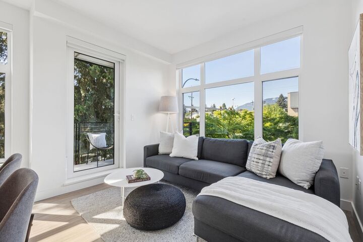 Property Photo: 707 E 3 Street 201 BC V7L 1G8
