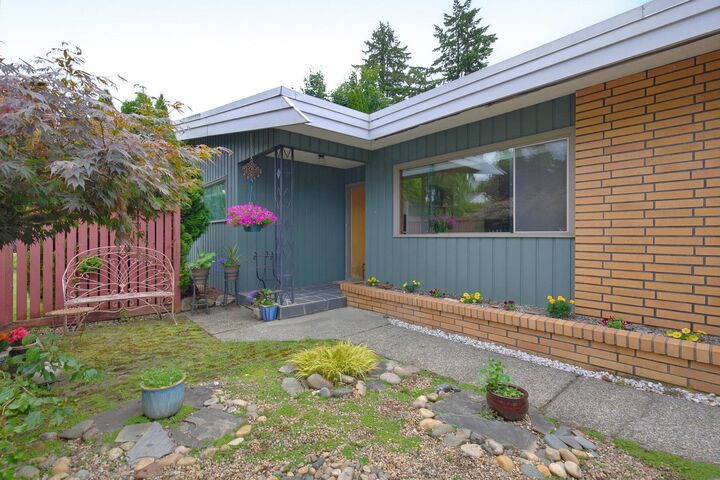 2822 Upland Crescent — photo 1