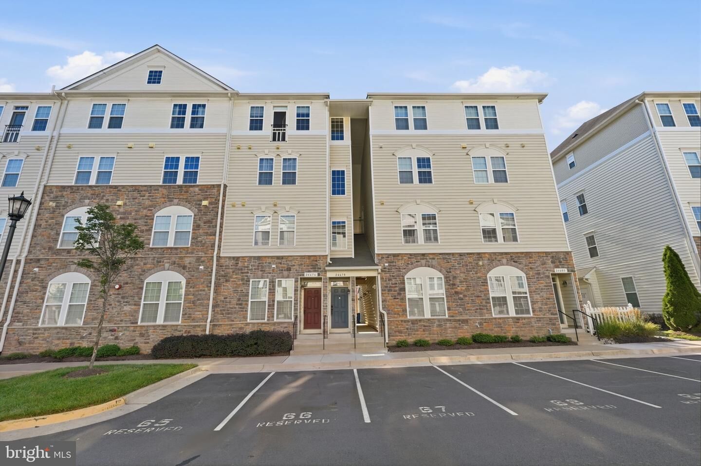 Property Photo: 24678 Byrne Meadow Square VA 20105