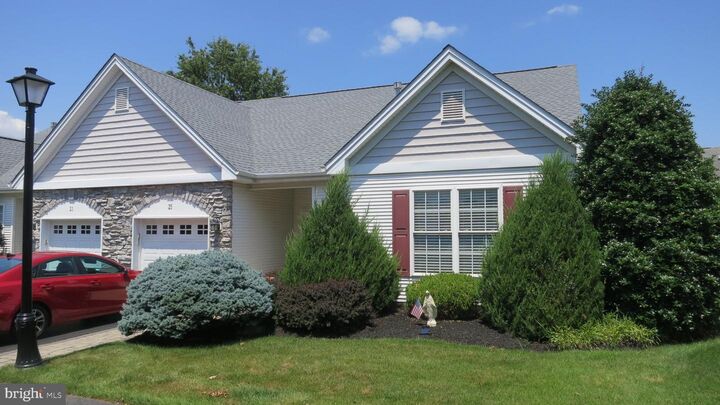 Property Photo:  25 Chickadee Way  NJ 08690 