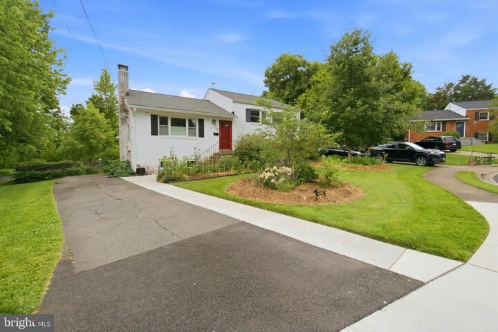 Property Photo:  6100 22nd Road N  VA 22205 