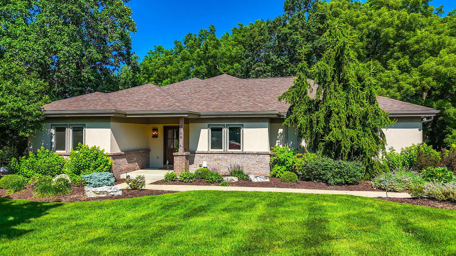 Property Photo:  1709 Glenbrook Ct  MO 65203 