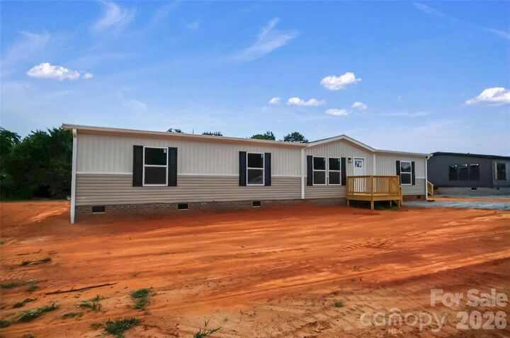 Property Photo: 803 Eagle View Lane NC 28090