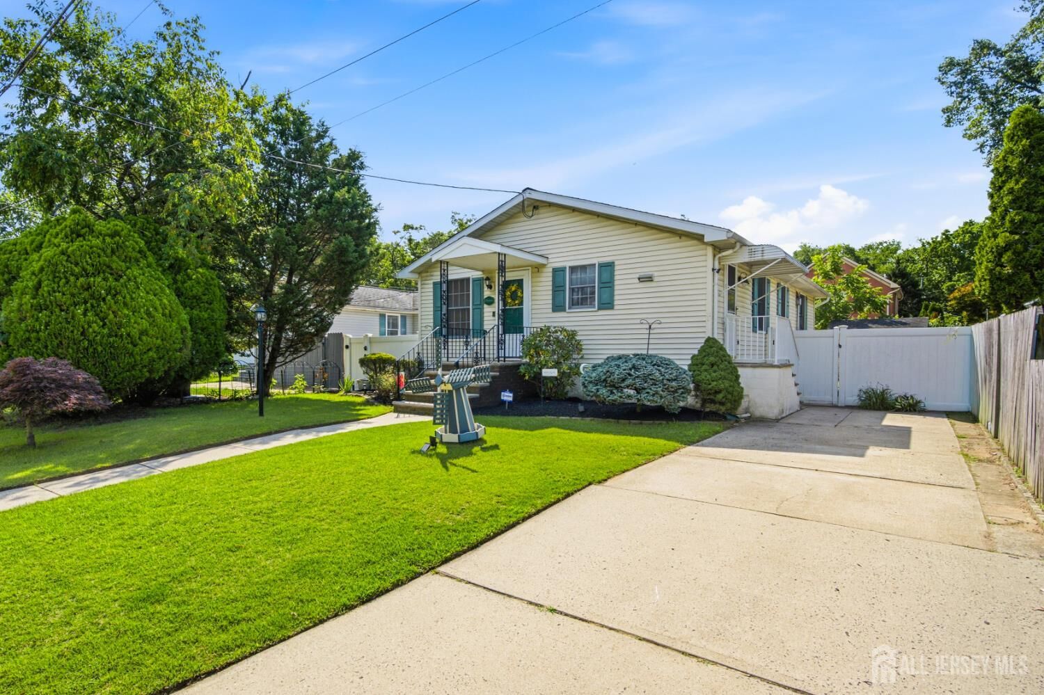 Property Photo:  16 Avenue B  NJ 08828 