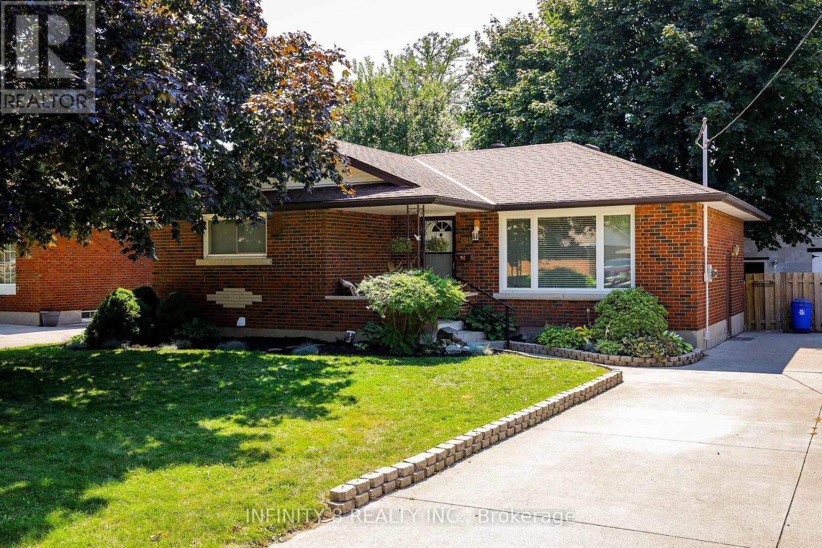 Property Photo: 39 Howard Avenue East ON L2N 3W8