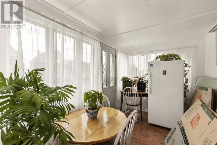 Property Photo:  249 John St  ON P6A 1P4 