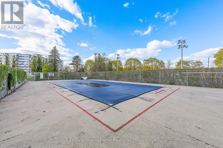 Property Photo: 19 Woodlawn Road East 512 ON N1H 7B1