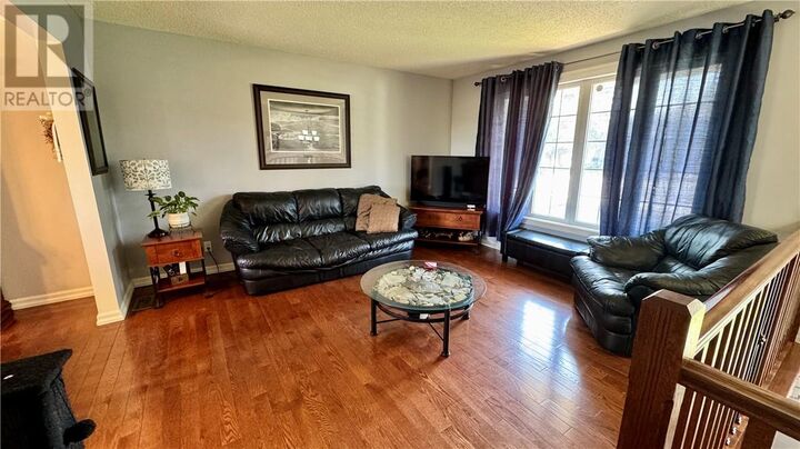 Property Photo:  118 Hillcrest Drive  ON P3Y 1A3 