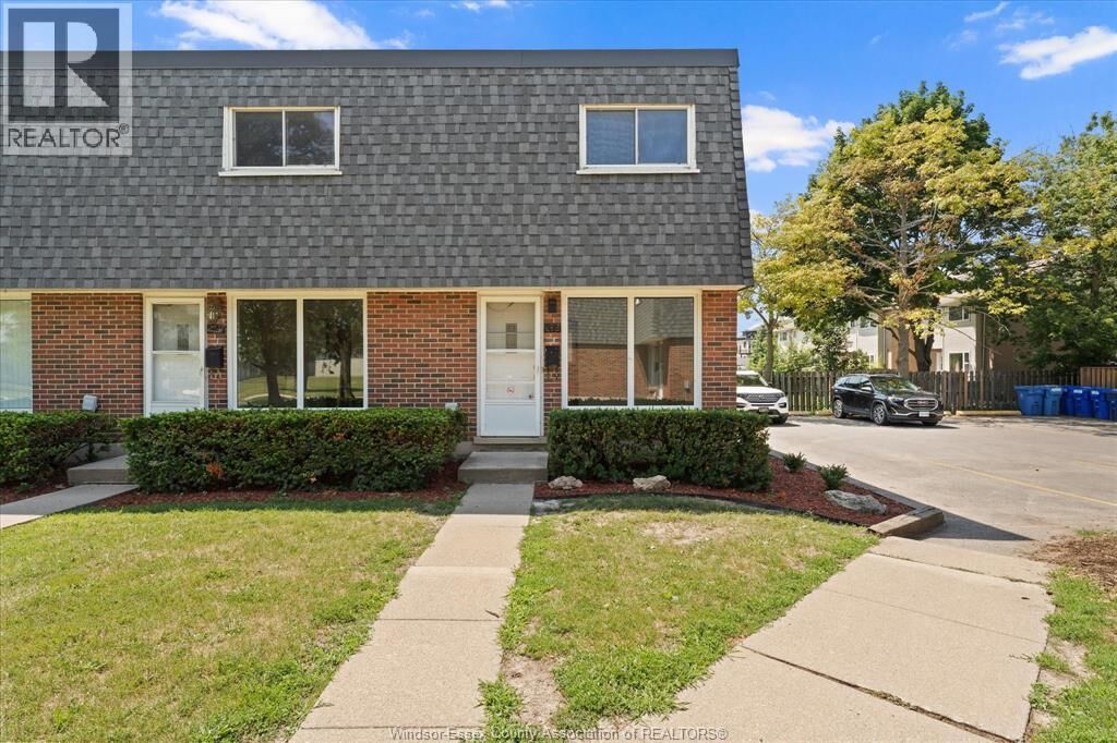 Property Photo: 272 Victoria Street 40 ON N9V 2K5