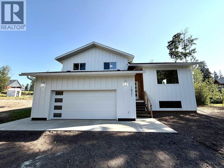 1821 Spruce Drive — photo 1