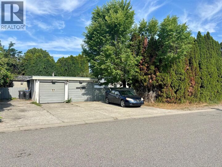 Property Photo: 1175-1179 Raymer Avenue BC V1Y 4Z7