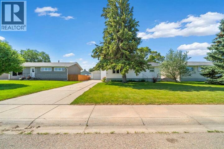 Property Photo: 945 3 Avenue AB T0K 2K0
