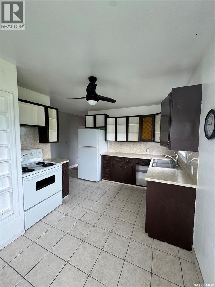 Property Photo: 603 5th Avenue SK S0C 1G0
