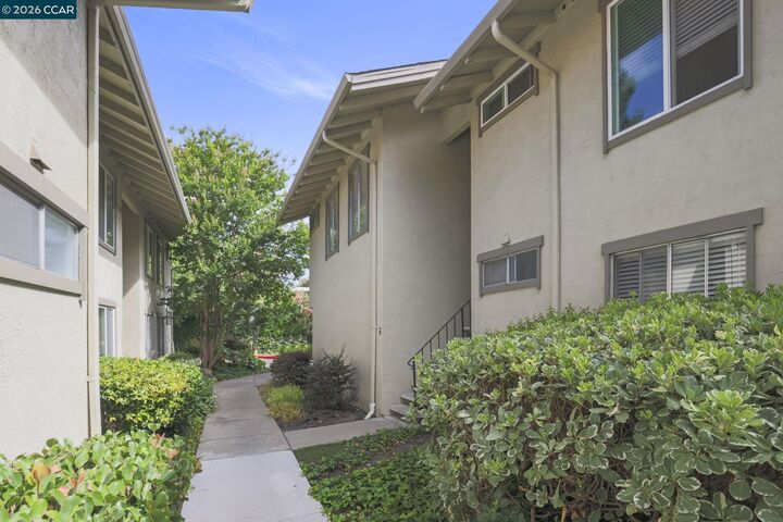 Property Photo: 2560 Walnut Blvd 24 CA 94596