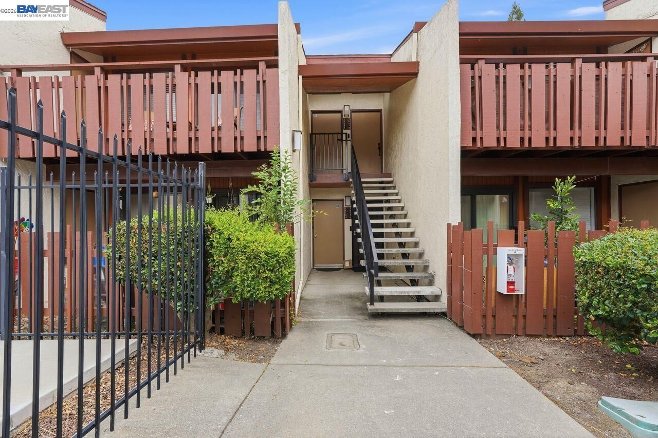 Property Photo:  38684 Country Ter  CA 94536 