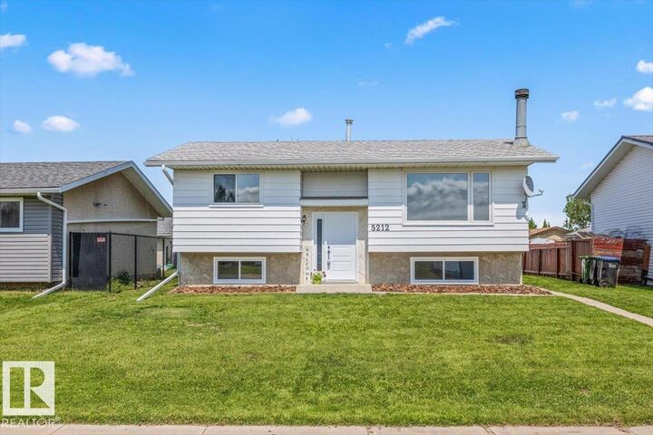 Property Photo: 5212 50 Avenue AB T0B 0S0