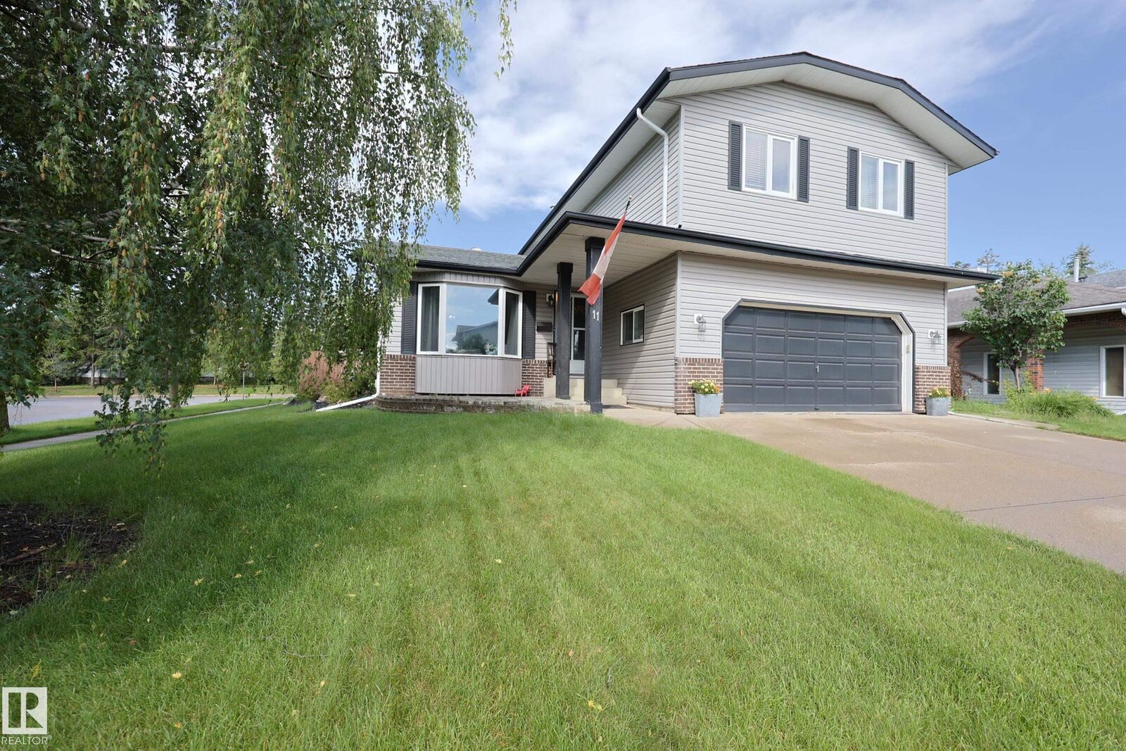 Property Photo: 11 Lavoie Place AB T8N 4M6
