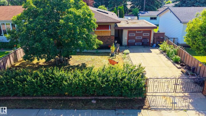 Property Photo:  10407 45 Street NW  AB T6A 1W8 