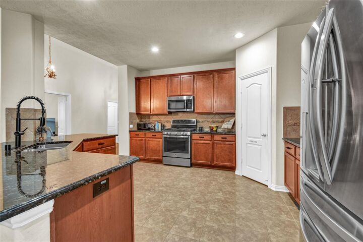 Property Photo: 108 Woodridge Crossing TX 77531