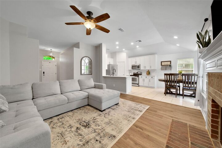 Property Photo:  15 Wintergrass Place  TX 77382 