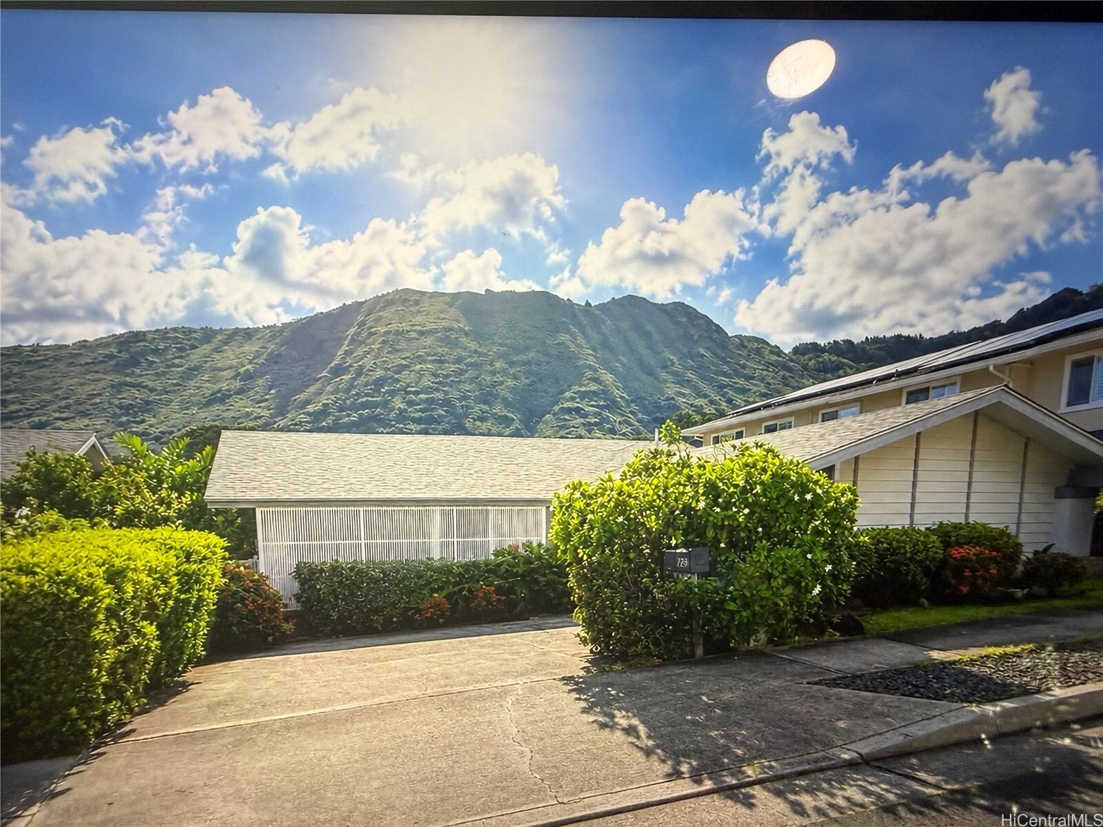 Property Photo: 728 Hahaione Street HI 96825