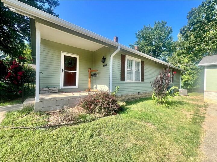 Property Photo:  1004 N 2nd Street  KS 67301 