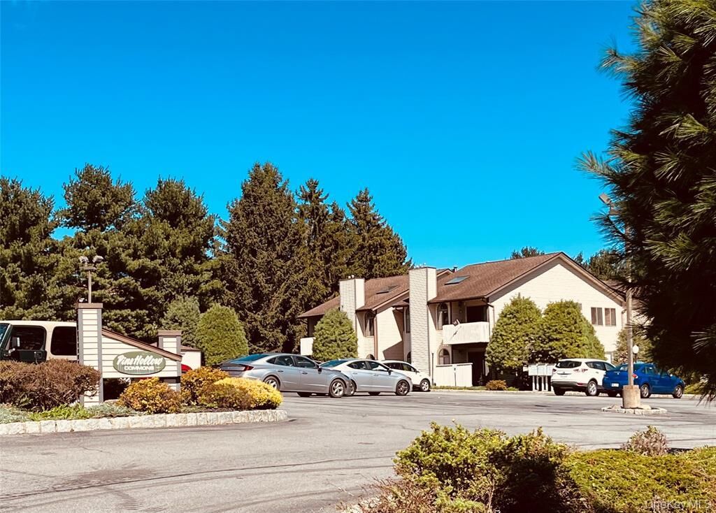 Property Photo:  105 Pine Hollow Way  NY 10918 